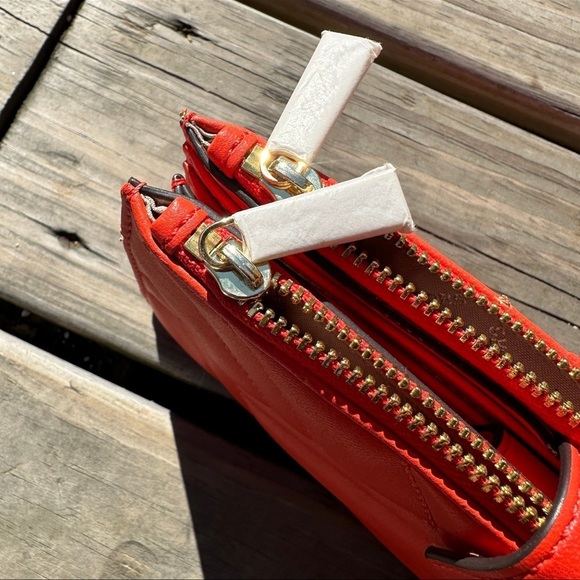 Micheal Kors Wristlet - PEYTON LARGE QUILTED DOUBLE-ZIP - Picture 4 of 9